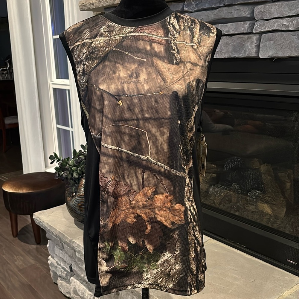 Mossy Oak Camo Print sleeveless muscle tank,lightweight,solid back,100 polyester